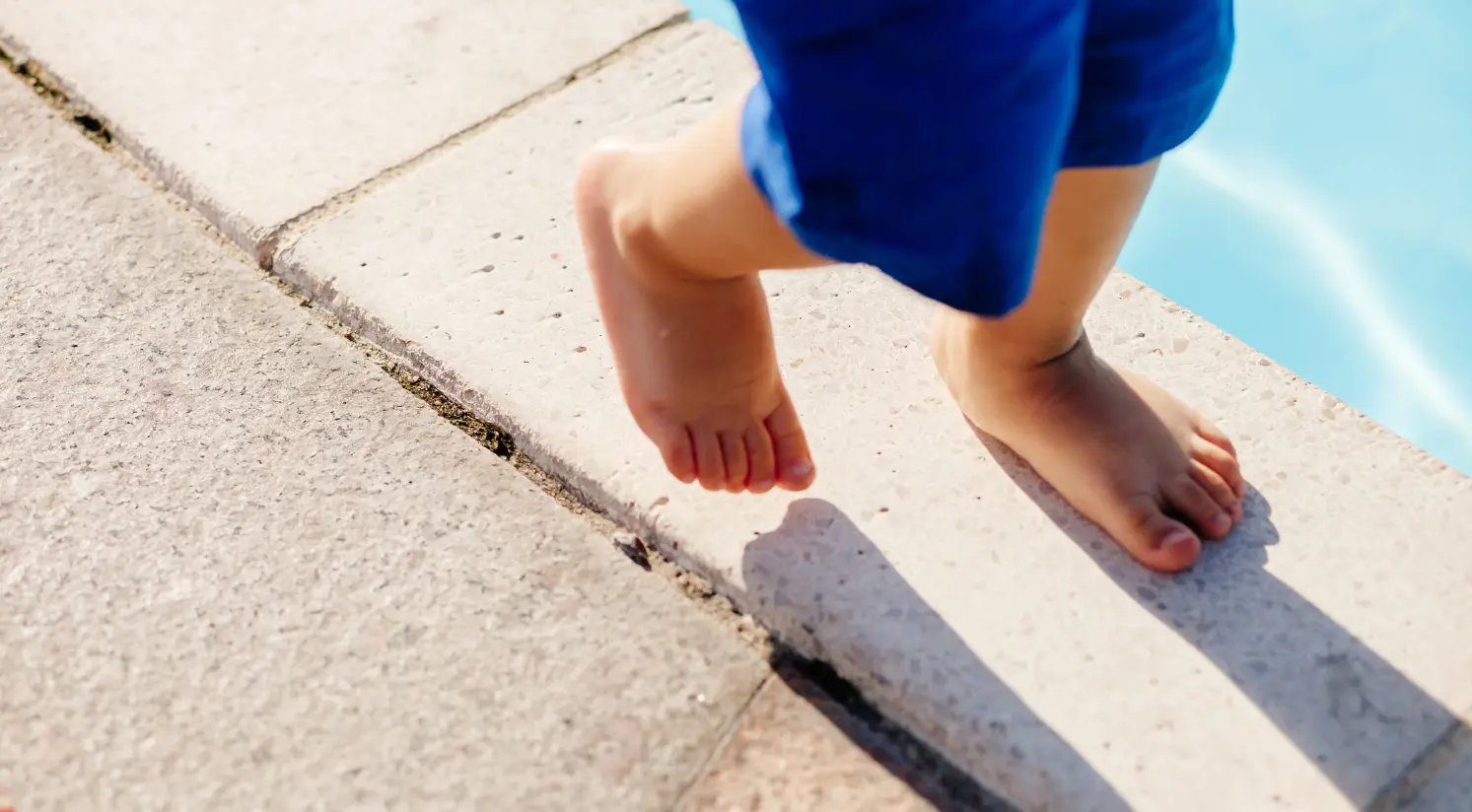 Niño caminando