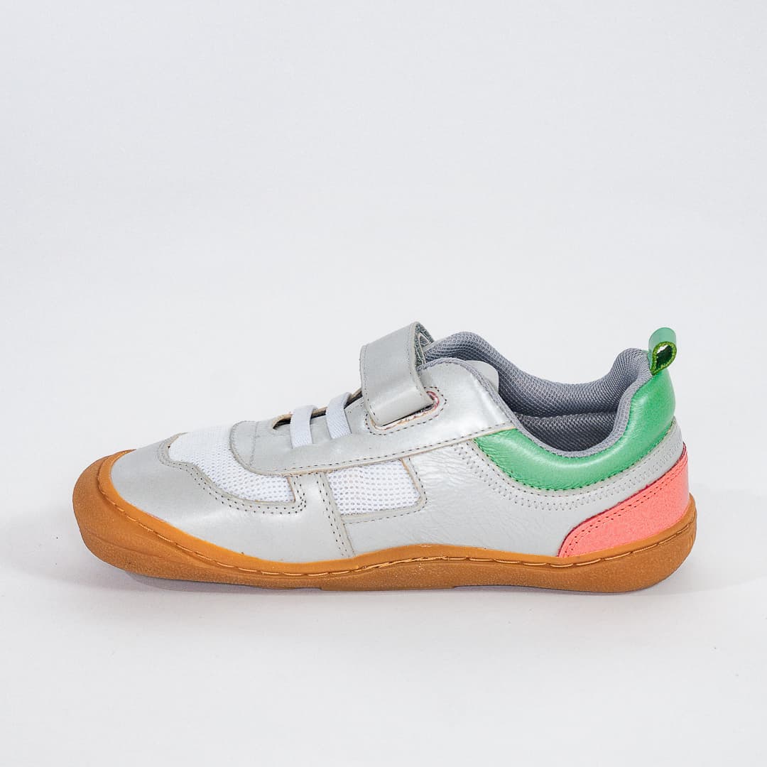 Tenis cuero barefoot plateado 4