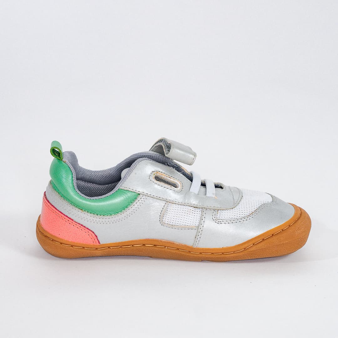 Tenis cuero barefoot plateado 8