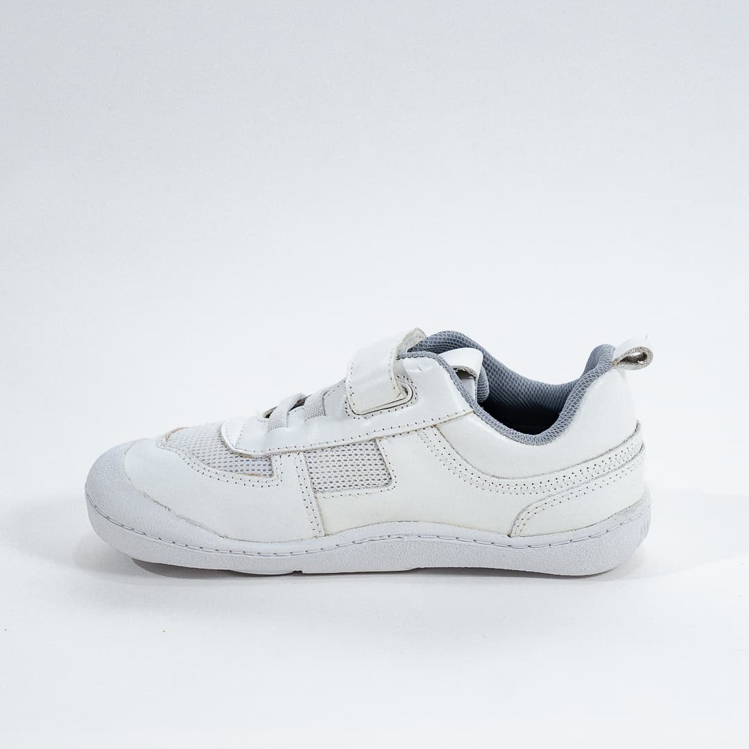 Tenis cuero barefoot blanco 4
