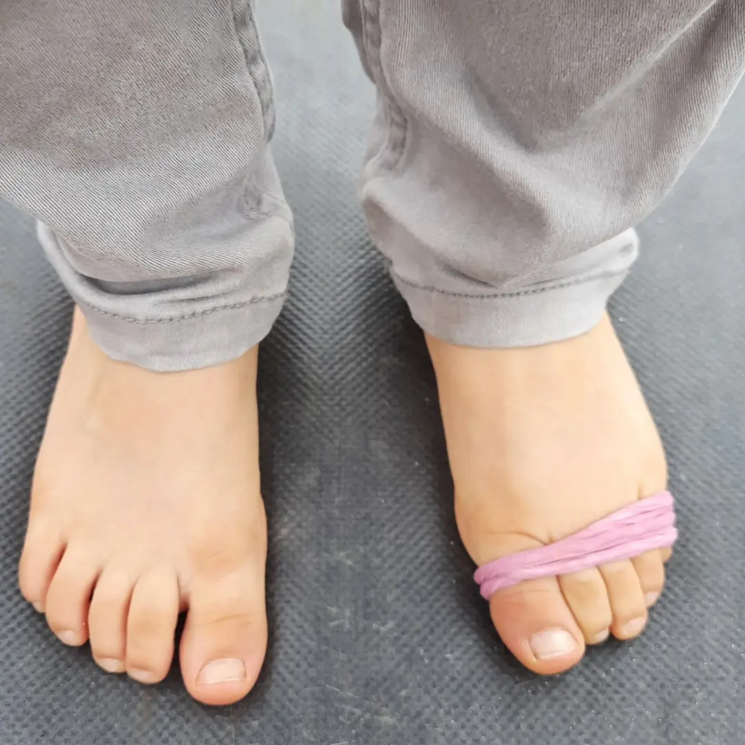 Pie atrapado versus pie libre - Comparación de calzado tradicional vs barefoot