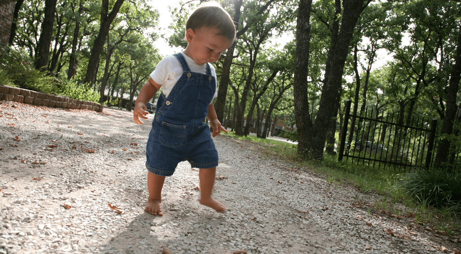 ¿Caminar en puntas o puntillas es normal?